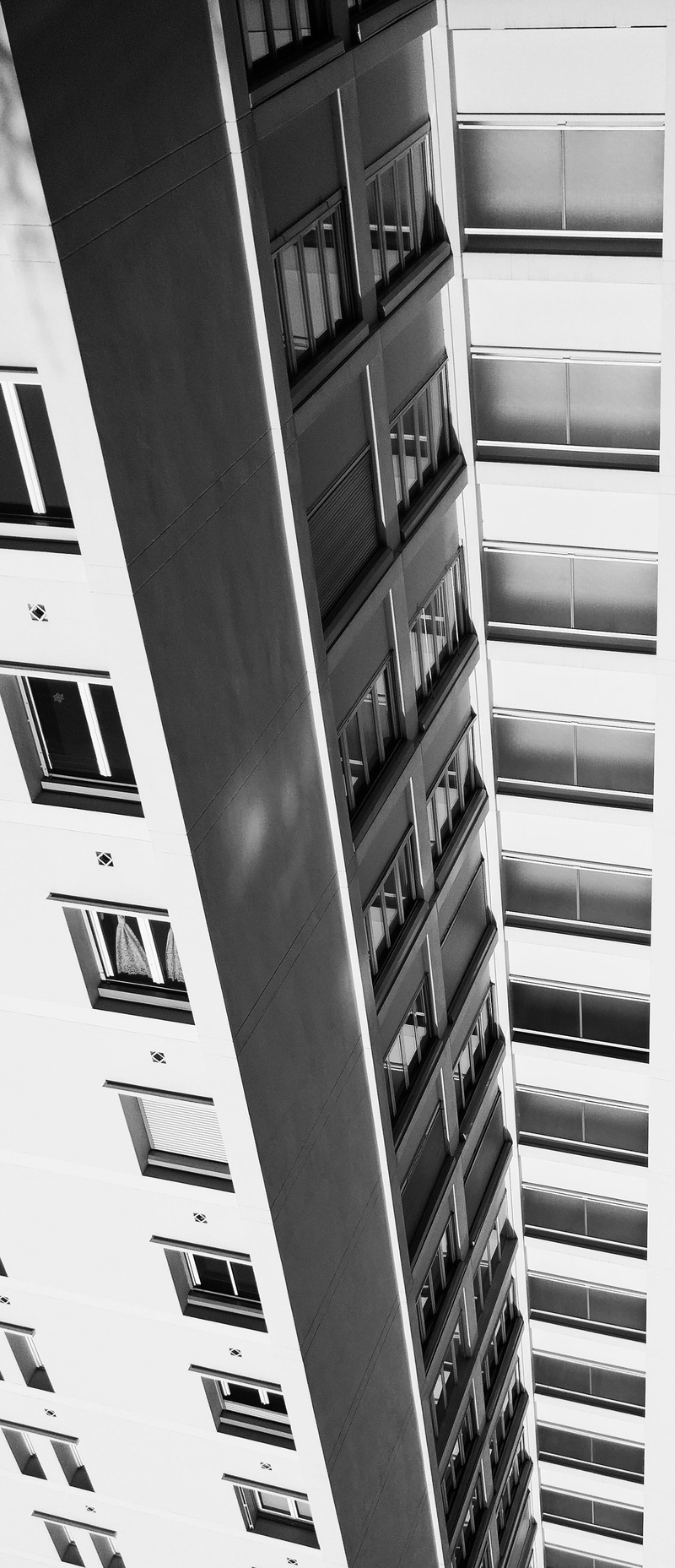 france, differences, différence, building, apartment building, 2K, home decor, convenience, architecture, outdoors, window, building exterior, steps and staircases