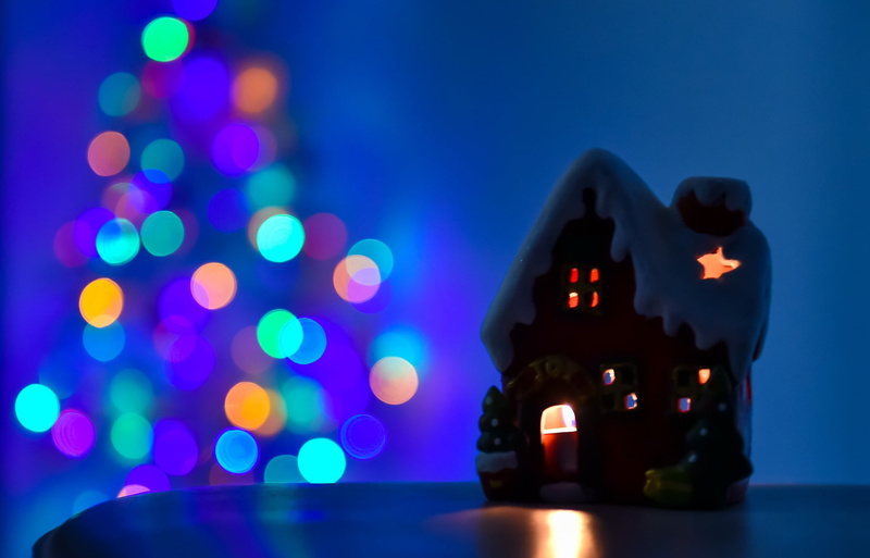 glowing, transportation, 1080P, light - natural phenomenon, illuminated, no people, selective focus, Christmas, brown, miniature, light, blue, shape, lighting equipment