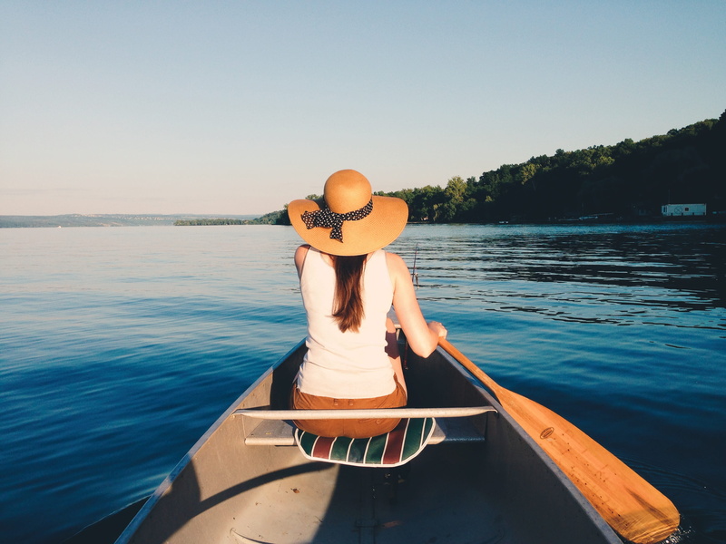 kayak, transportation, sun hat, sea, real people, hat, beauty in nature, day, one person, lake, paddling, vacations, lady, sunhat, wearing, leisure activity