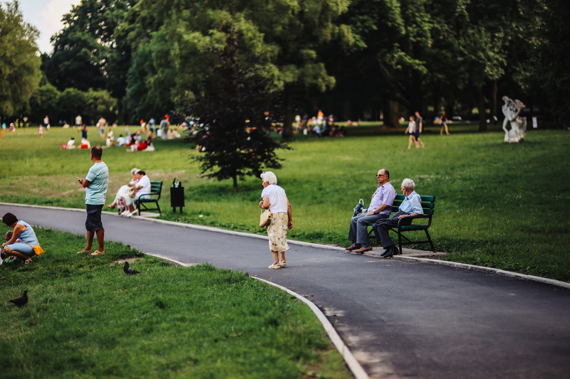 day, incidental people, outdoors, group of people, park, editorial, riverside, walk, tree, men, lifestyles, nature, people, full length, childhood, child