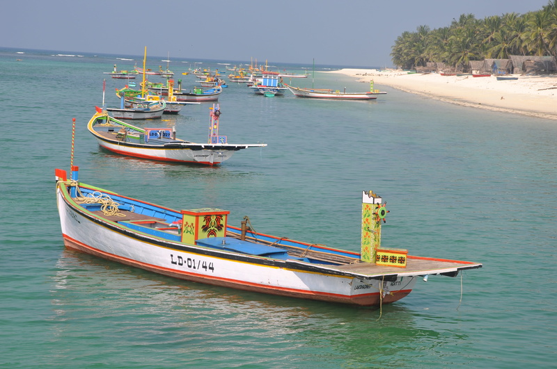 blue, water, waterfront, sea, anchored, 4K, clear sky, Beach, coastline, transportation, Lakshadweep, nautical Vessel, sky, day, fishing boat, rowboat