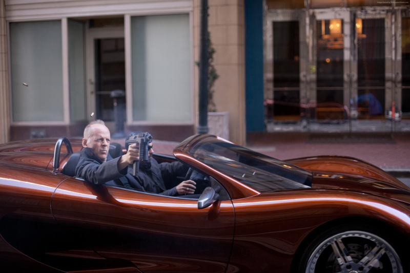 Bruce Willis, 2K, Most Popular Celebs in 2015, Looper, actor, car, gun