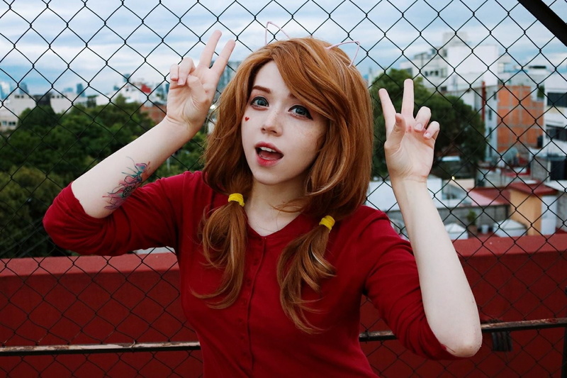 leisure activity, chainlink fence, outdoors, hairstyle, casual clothing, hairband, women outdoors, eyeliner, long hair, one person, tattoo, real people