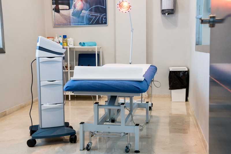 ceiling, no people, care, table, medical equipment, tens, hospital ward, chair, 1080P, furniture, architecture, hospital gurney, hospital, bed, indoors