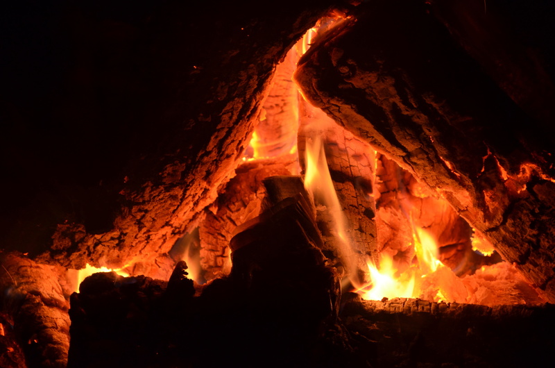 glowing, 4K, inferno, close, log, bonefire, heat - temperature, campfire, fire - natural phenomenon, orange color, outdoors, dark, burning, night, fire