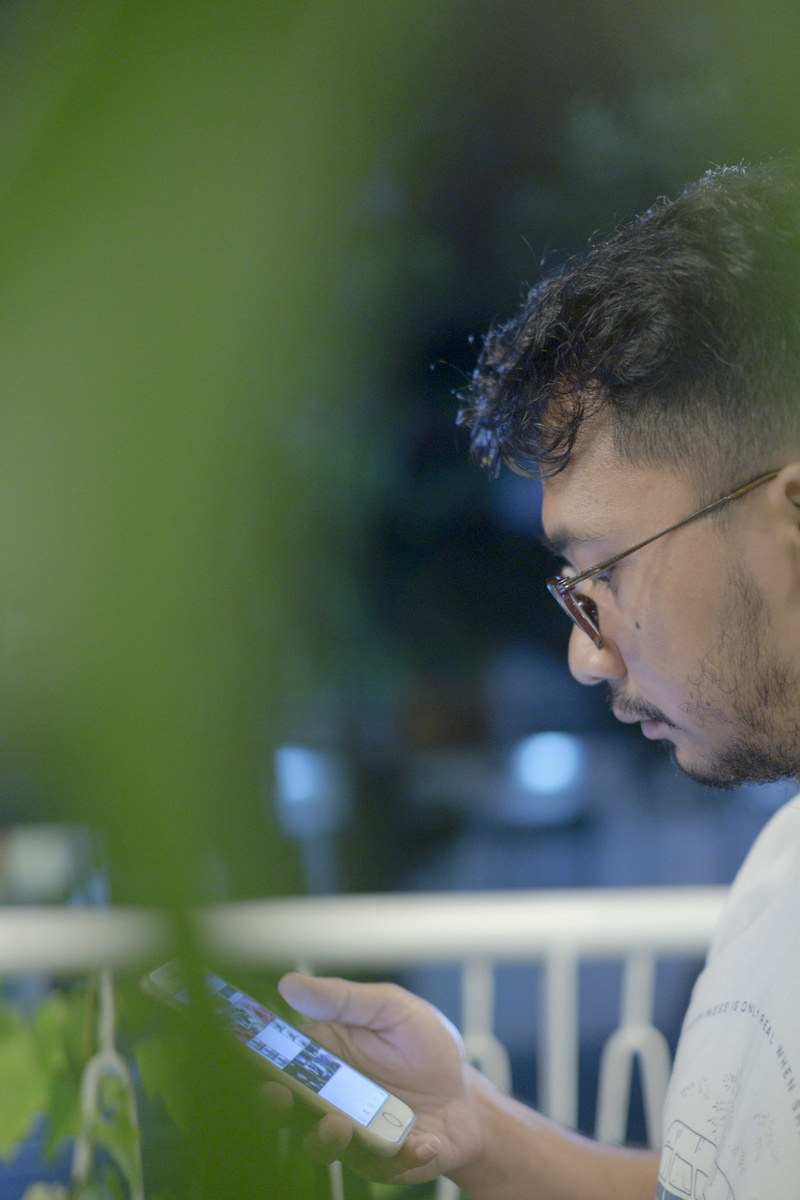 adult, eyeglasses, keyboard, holding, business, text, goblet, young men, iphone, using, plant, sphere, looking, contemplation, crib, produce, young adult