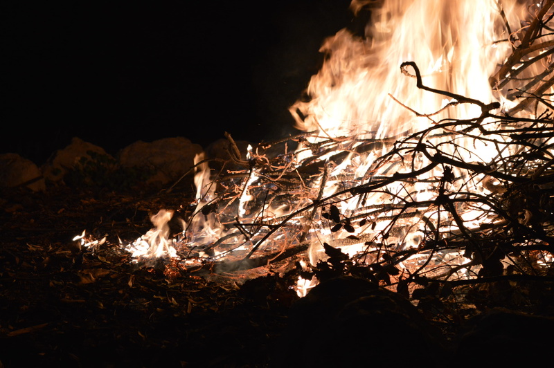 warm, fire - natural phenomenon, burning, arrow, firewood, forest fire, cosy, silhouette, nature, woven, wood, 2K, glowing, heat, text, camping, pollution