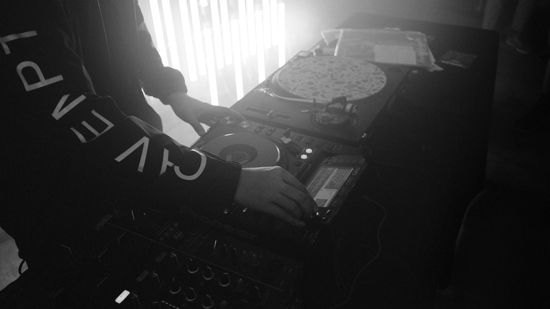 turntable, artist, real people, human, leisure activities, video gaming, playing, using, keyboard, musical instrument, men, sitting, led, accordion, indoors