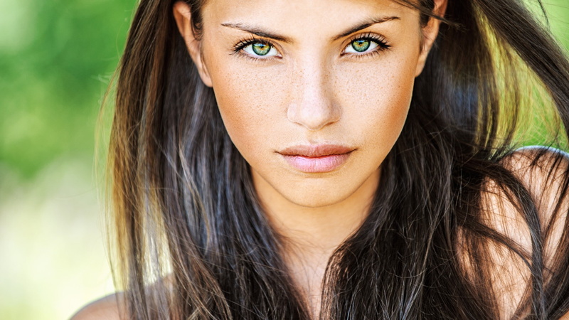 human face, one person, juicy lips, adult, body part, young adult, hair, beauty, human body part, close-up, beautiful woman, looking at camera, hairstyle