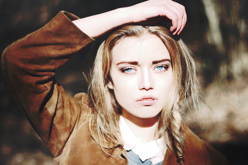 model, women, 2K, hands, women outdoors, fiery eyes, looking at viewer, blue eyes, Elsa Fredriksson Holmgren