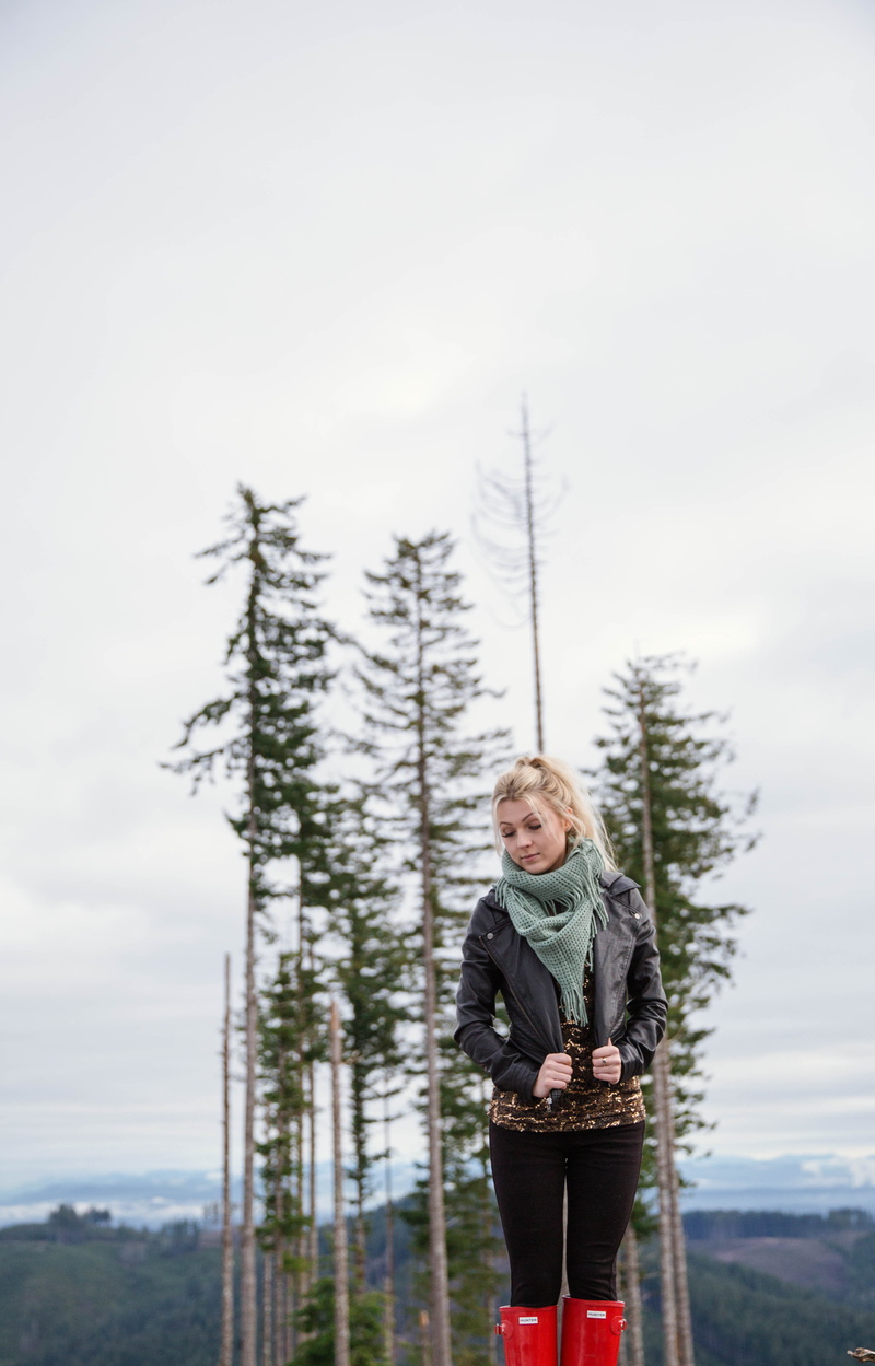beautifu, clothing, standing, woman, 5K, outdoors, leather, happy, day, model, united states, plant, smiling, powerful, courageous, nature, snow, smile