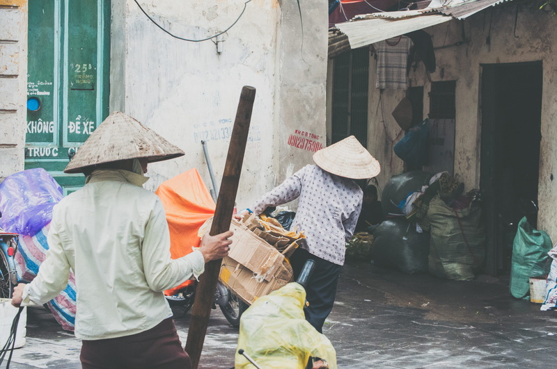 outdoors, real people, incidental people, asian style conical hat, occupation, urban, built structure, group of people, travel, 4K, clothing, people, architecture