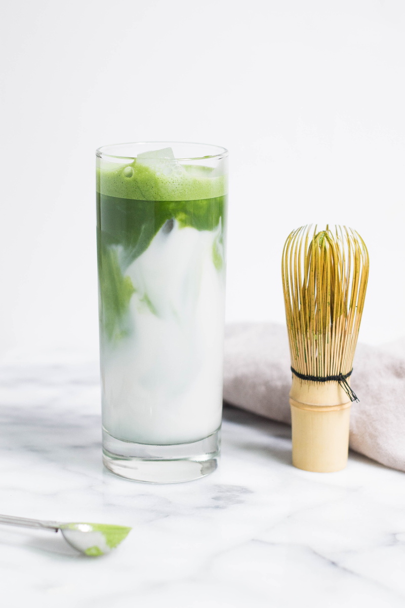 no people, water, refreshing, household equipment, food, indoors, freshness, food and drink, tall, studio shot, mojito, refreshment, green tea, glass, tea