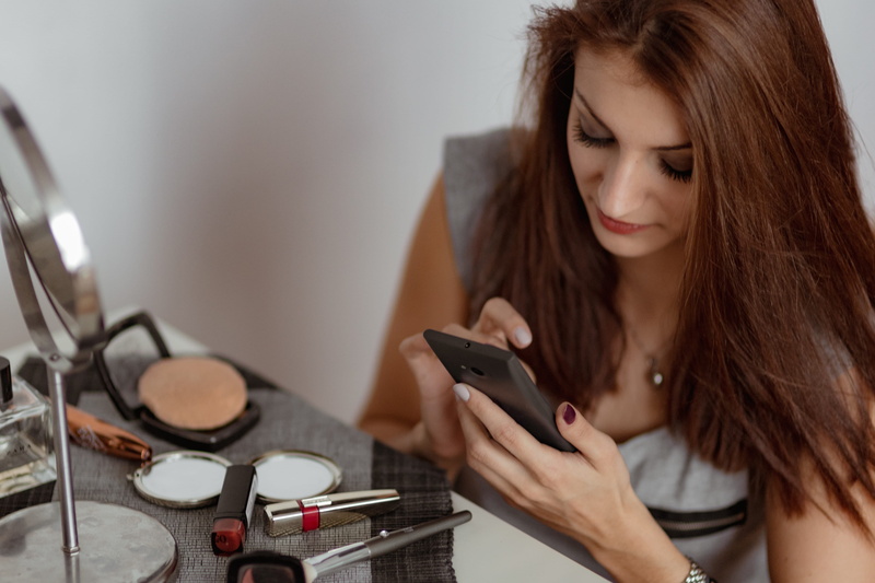 eyeshadow, technology, 4K, young women, morning routine, one person, female, young adult, caucasian, morning, looking, makeup, girl, wireless technology