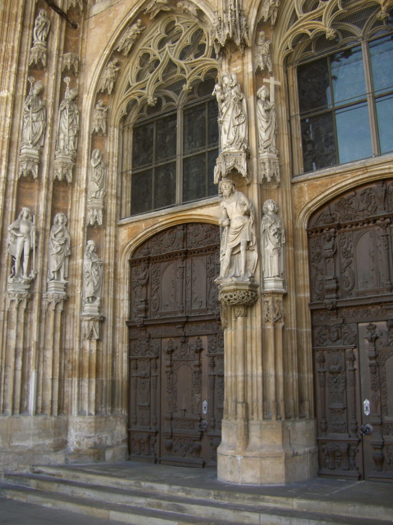 pillar, statues, ornate, outdoors, goal, sculpture, history, hauptprtal, entwine, tracery, archway, architecture, building, 2K, architectural column, place of worship