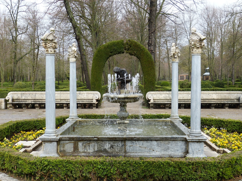 4K, castle, boxwood, outdoors, memorial, architectural column, fountain, residence, spain, day, architecture, park - man made space, forest, grave, figure