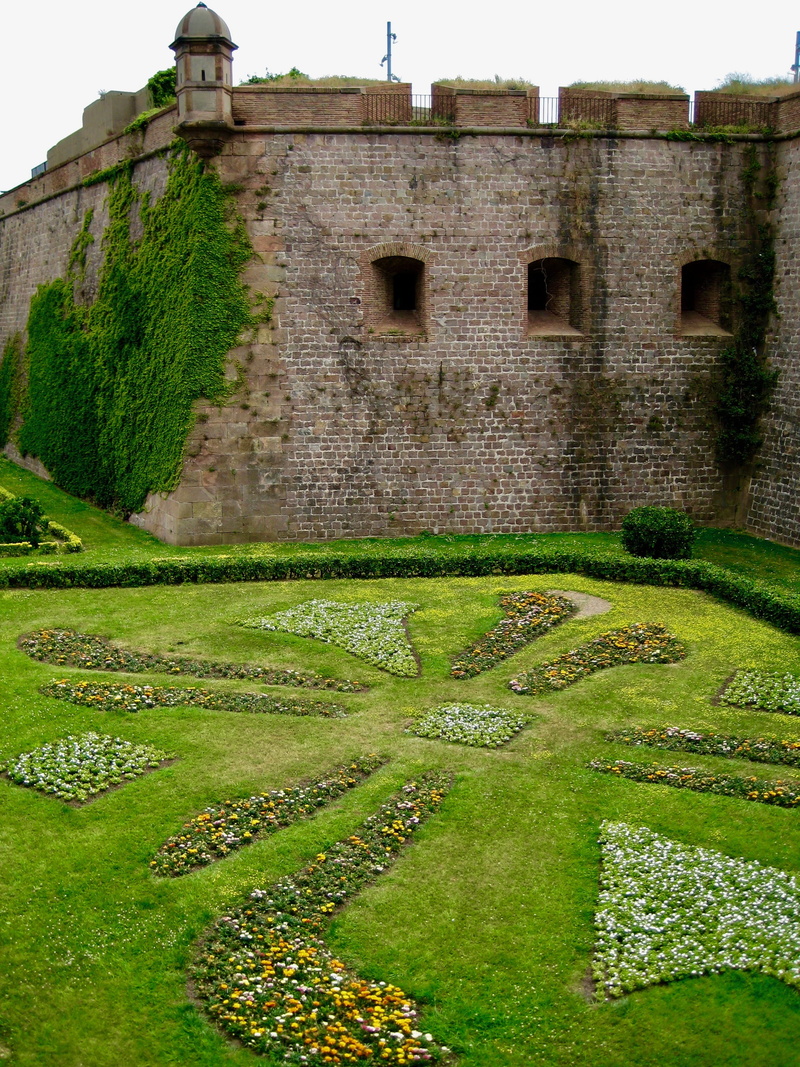 fort, barcelona, garden, old ruin, green color, built structure, spain, ruined, sant pere - santa caterina i la ribera, nature, day, castle, travel destinations