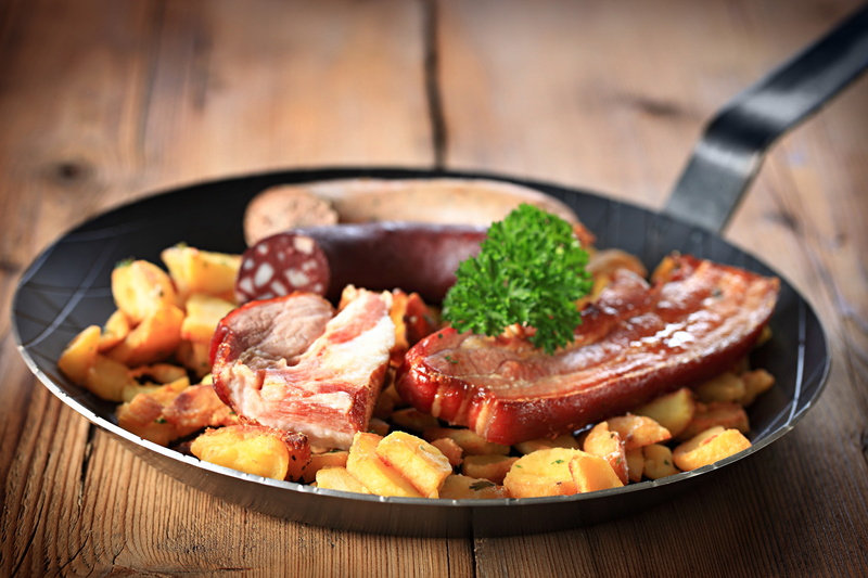 2K, skillet- cooking pan, ready-to-eat, red meat, kitchen utensil, stew, food, potatoes, freshness, potato, dinner, prepared potato, beef, healthy eating