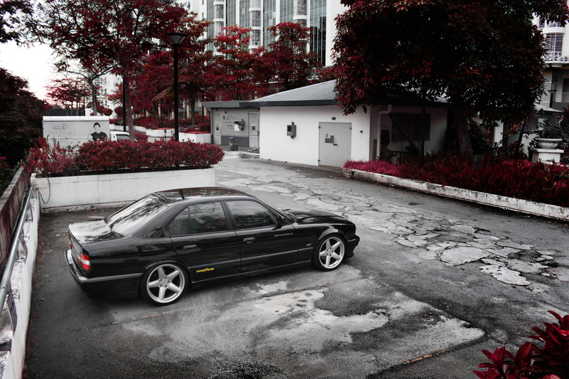 stationary, yard, urban Scene, residential district, house, architecture, no People, sedan, uSA, e34, land Vehicle, city, machine, editorial, new York City