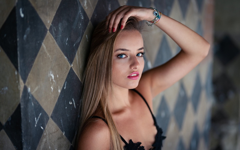 one person, Marco Squassina, front view, leisure activity, hair, hairstyle, blue eyes, headshot, portrait, women, hand in hair, beautiful woman, 1080P
