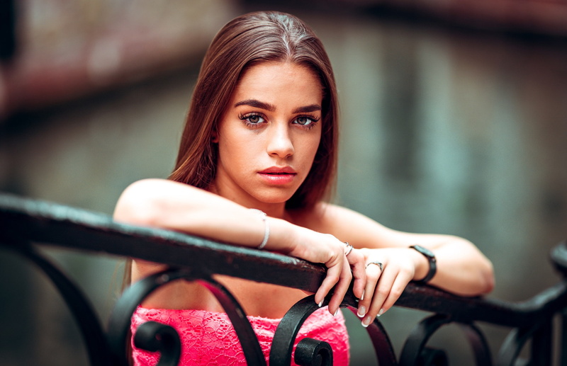 Georgiana, 1080P, hairstyle, makeup, model, railings, brown hair, pose, Marco Squassina, look, bokeh, portrait