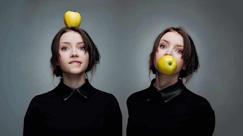 Maria Menshikova, simple background, fruit, apples, looking at viewer, women, 1080P, short hair, biting lip