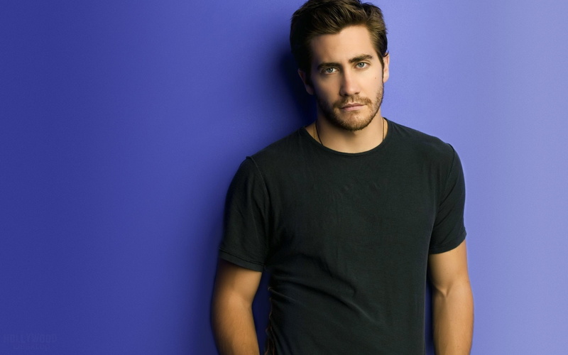 looking at camera, actor, s, blue background, black, male, background, tee, 1080P, brunette, portrait, copy space, young adult, men, beautiful people