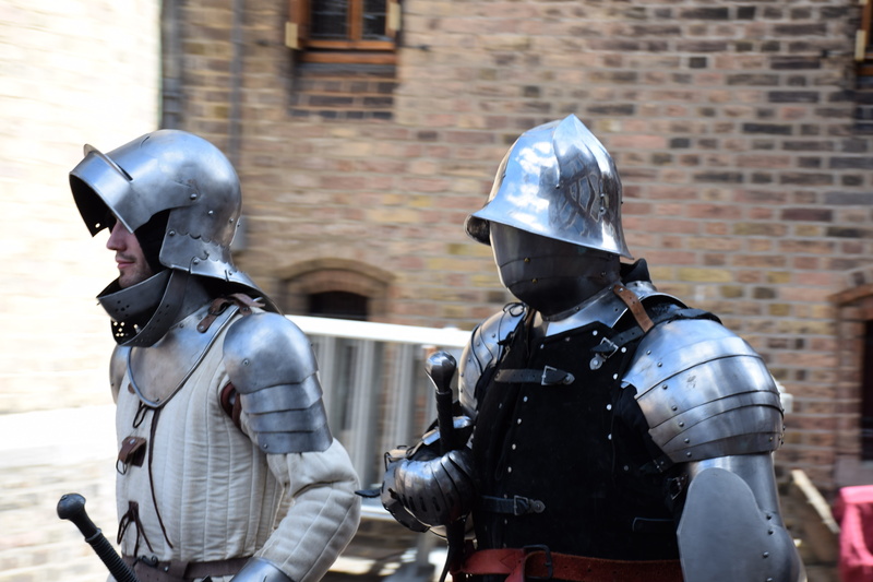 fight, history, helmet, knight - person, historical, armor, built structure, military, day, warrior, the past, knight, real people, weapon, people, architecture