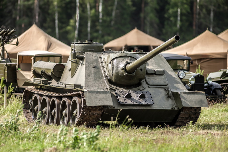 focus on foreground, private, 1080P, armored tank, land, day, Soviet, retro., fighting, caliber, armed forces, conflict, military, artillery, 100 mm, gathering
