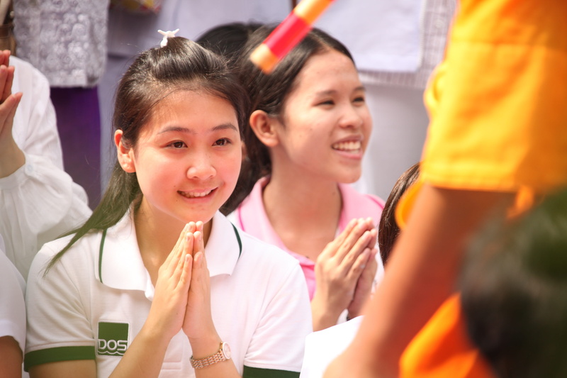 pre-adolescent child, wat, emotion, temple, asia, girls, women, Girl, males, bangkok, smiling, phra dhammakaya, tradition, 5K, childhood, outdoors, adult