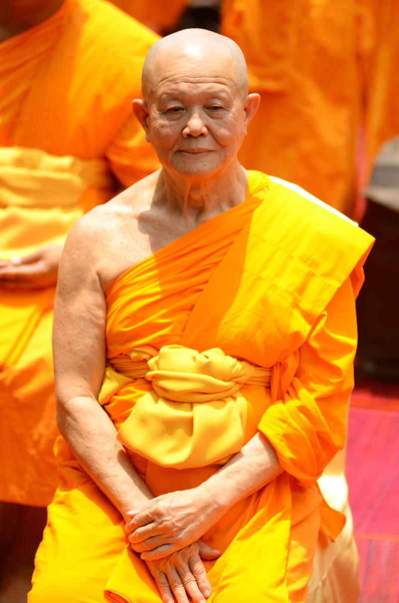 real people, gold, asia, Elderly, traditional clothing, Old, statue, clothing, front view, only men, belief, religion, sculpture, bald, spirituality, standing