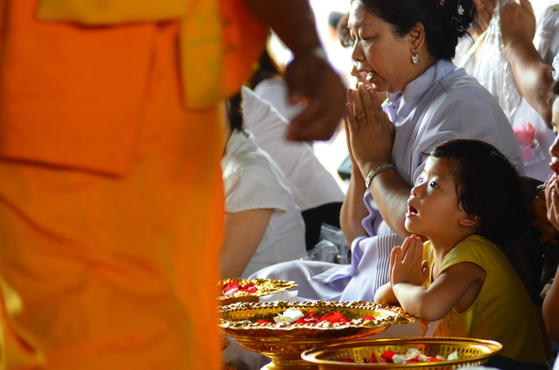 child, women, childhood, budhas, tradition, buddhists, innocence, real people, monk, pray, asia, bangkok, thailand, casual clothing, offspring, people