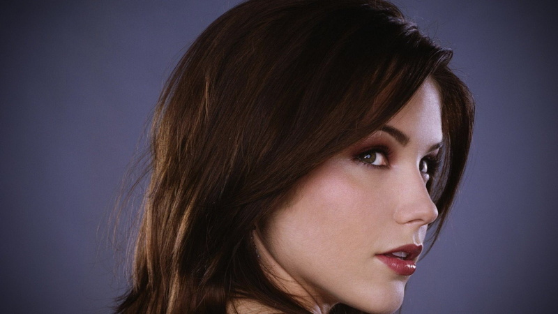 one person, black background, headshot, beauty, human body part, 1080P, adult, contemplation, profile view, lipstick, body part, human face, Sophia Bush