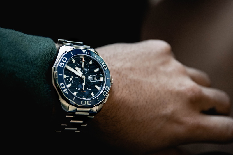 urgency, deadline, 5K, men, tag, number, adult, clock, round, wristwatch, person, finger, body part, waiting, close-up, human arm, hand, indoors, black