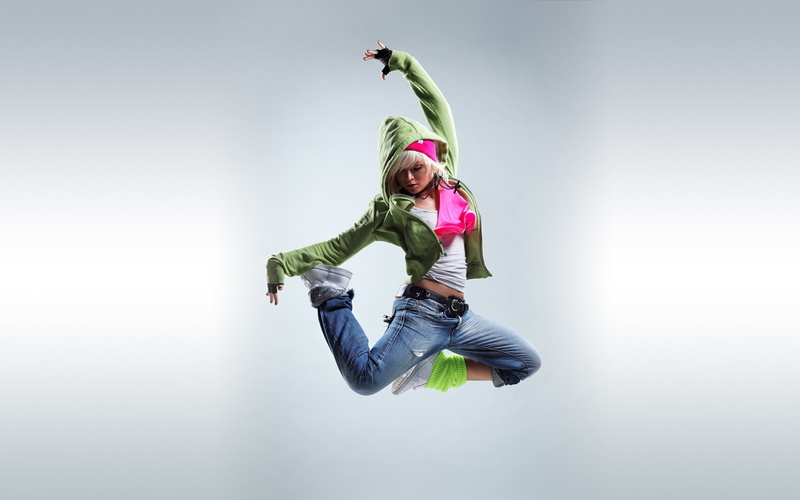 freedom, young adult, front view, day, human limb, mid-air, casual clothing, looking at camera, lifestyles, outdoors, leisure activity, 2K, jumping, portrait