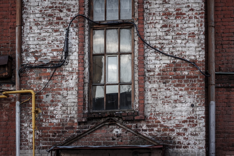 wall - building feature, wall, window ledge, weathered, old, deterioration, window, city, decline, pipe - tube, run-down, red, building, outdoors, abandoned