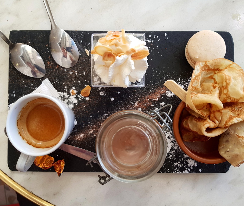 19 quai ganteaume, bowl, pottery, la ciotat, eating utensil, freshness, indoors, 2K, coffee cup, close-up, ready-to-eat, ice cream, dessert, table, food and drink