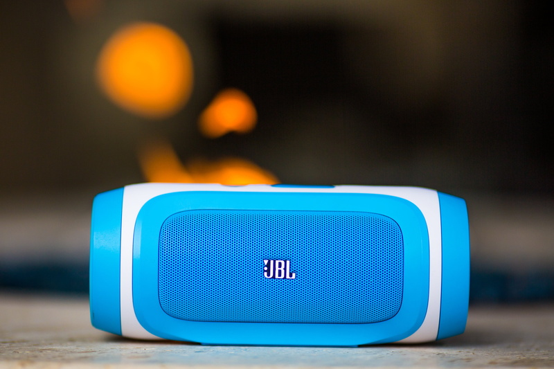 equipment, no People, outdoors, white, wireless technology, computer, blue, selective focus, plastic, jbl, backgrounds, 5K, focus on foreground, communication