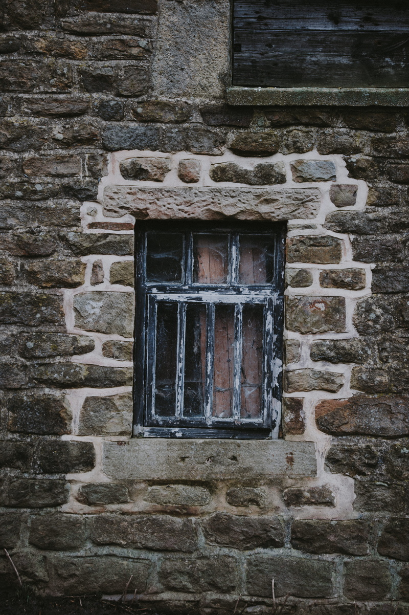 abandoned, brick wall, building, frame, day, building exterior, framed, built structure, rectangular, history, stone wall, 4K, wall, no people, the past