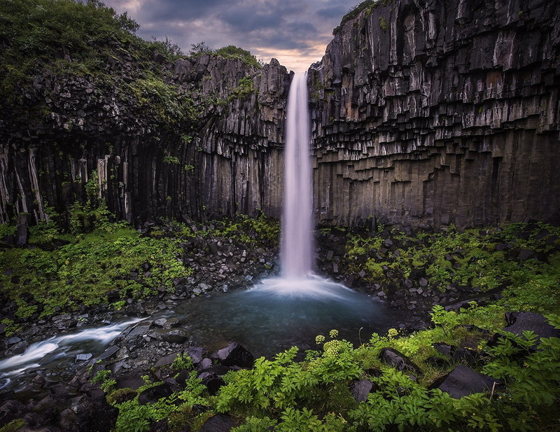 non-urban scene, power, outdoors, tree, waterfall, beauty in nature, column, splashing, forest, motion, flowing water, 720P, no people, nature, long exposure