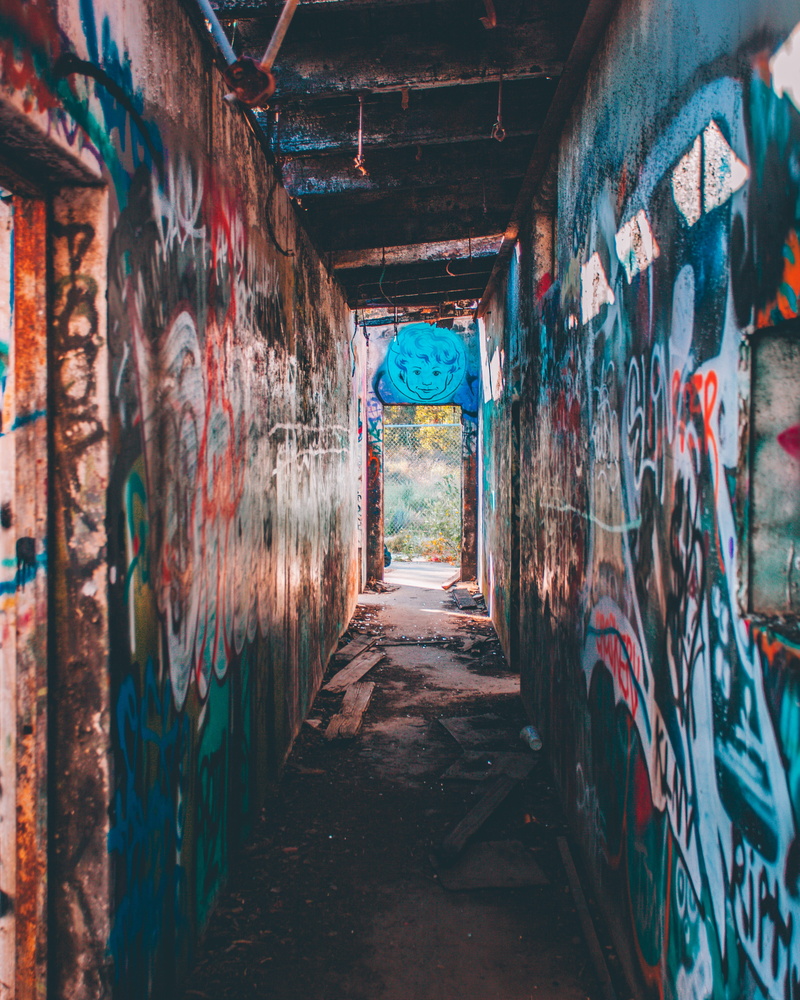 day, wall art, abandoned, street art, 4K, abandoned building, vandalism, direction, dirty, no people, architecture, graffiti, urban, run-down, deterioration