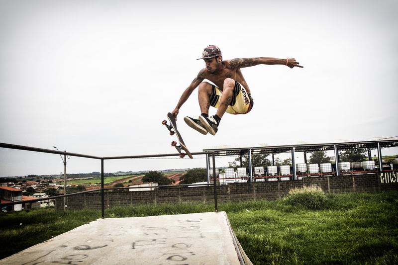 leisure activity, outdoors, muscular Build, skater, human arm, extreme sport, daytime, lifestyles, skill, young adult, fly, jumping, skateboard, architecture