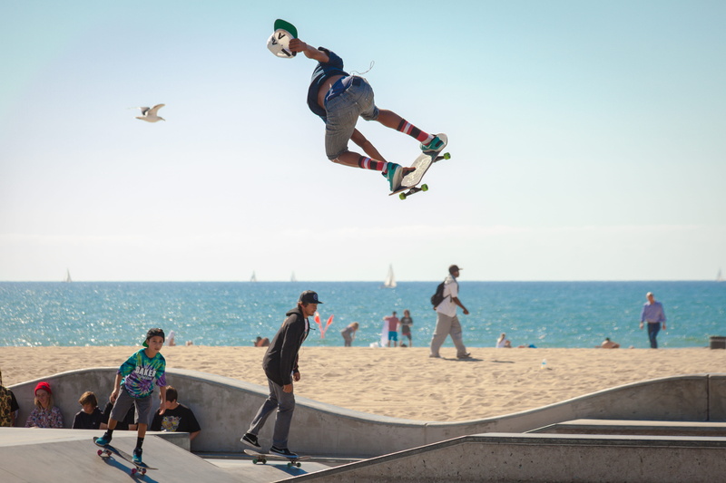 people, water, day, outdoors, sand, lifestyles, horizon over water, near, land, tricks, horizon, men, vitality, recreational Pursuit, sky, group of people