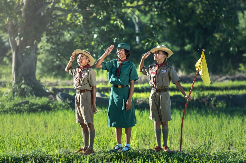 patriotism, people, leisure, adult, promise, blue, women, leisure activity, fun, discovery, friendship, dress, females, asia, flag, hayfield, tree, portrait