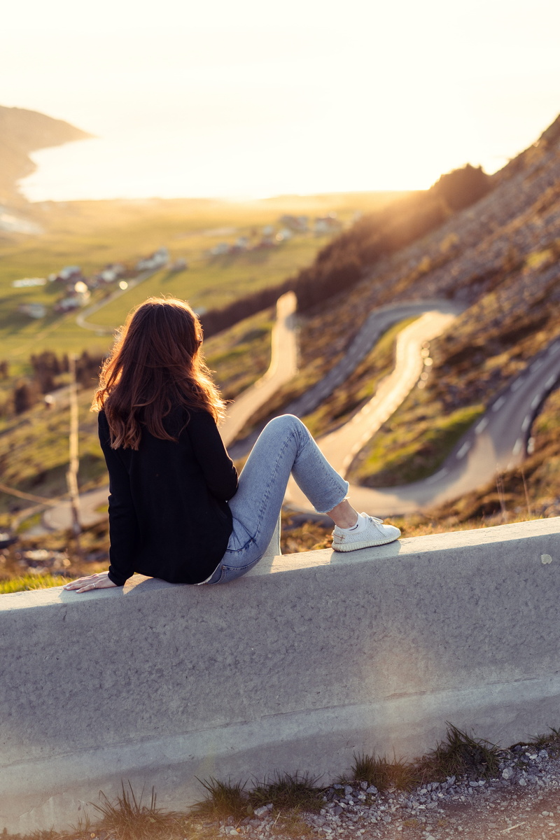 rear view, ledge, full length, mountain, beauty in nature, blonde, looking out, people, nature, sky, glow, girl, female, adult, sitting, lifestyles, leisure activity