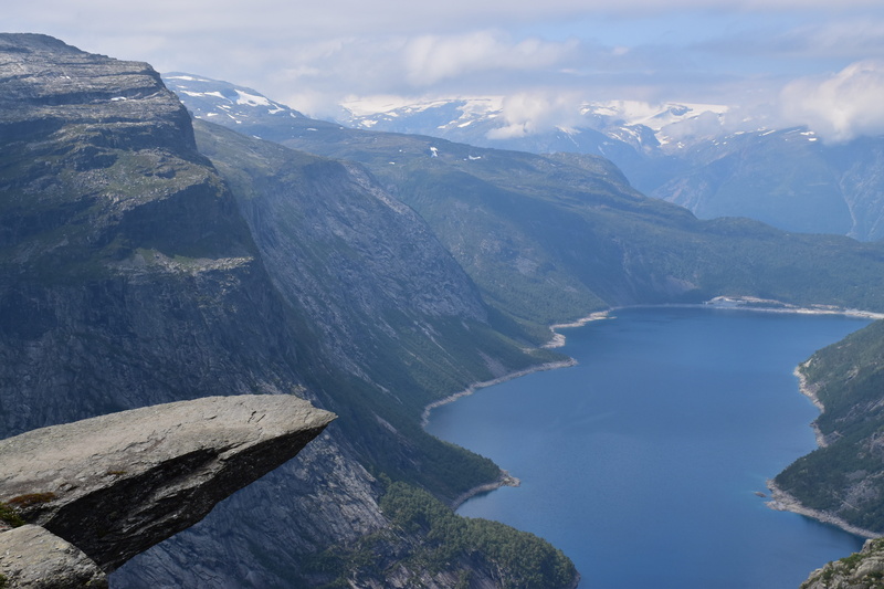 formation, no people, rock, norge, cloud - sky, mountain range, beauty in nature, nature, mountain, mountain peak, 5K, tranquil scene, water, environment