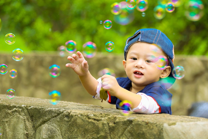 childhood, soap sud, outdoors, kid, leisure activity, play, boy, child, ledge, looking, cute, soap bubbles, bubble, real people, happiness, nature, the park