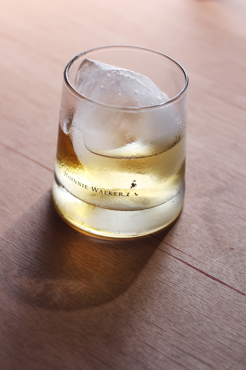 wood - material, table, drinking glass, focus on foreground, whiskey, glass - material, no people, still life, johnnie walker, 2K, food, alcohol, beverage