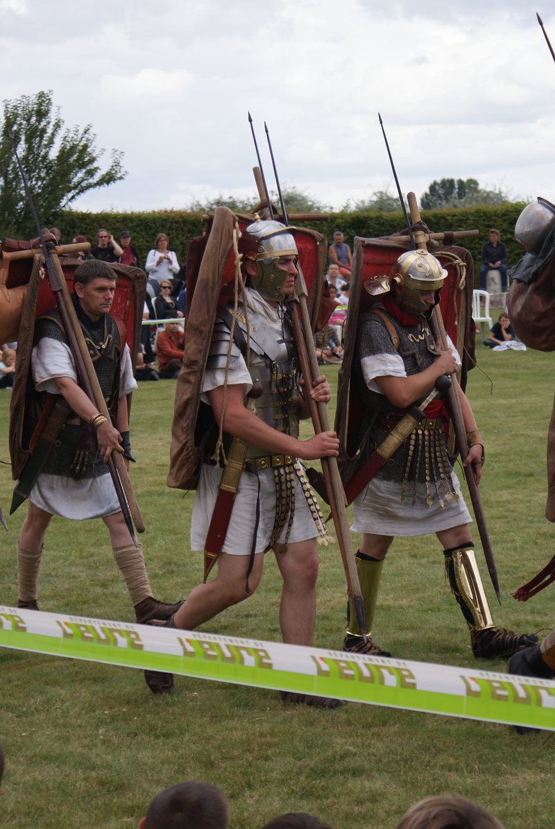 men, reenact, day, roman, grass, legion, outdoors, show, clothing, leisure activity, group of people, legionary, helmet, land, field, people, holding, sky