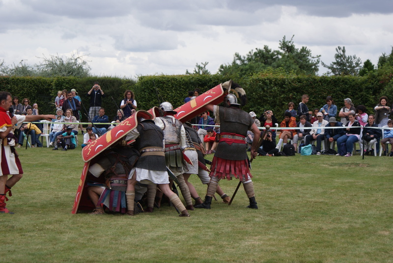 outdoors, cloud - sky, real people, plant, costume, marching band, clothing, historical, men, nature, day, artist, reenactment, armour, crowd, roman, watching